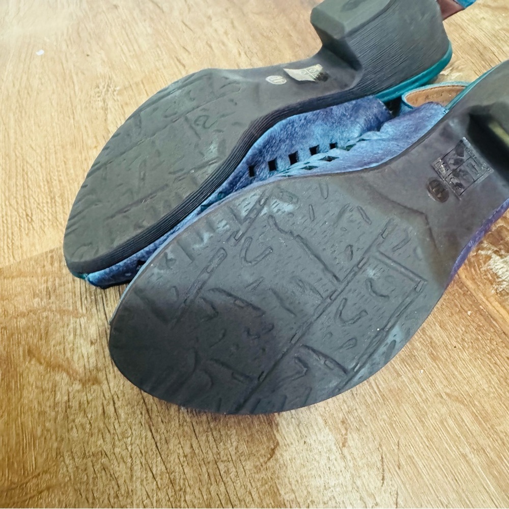 Stylish Blue Leather Sandals - Picture 5 of 6